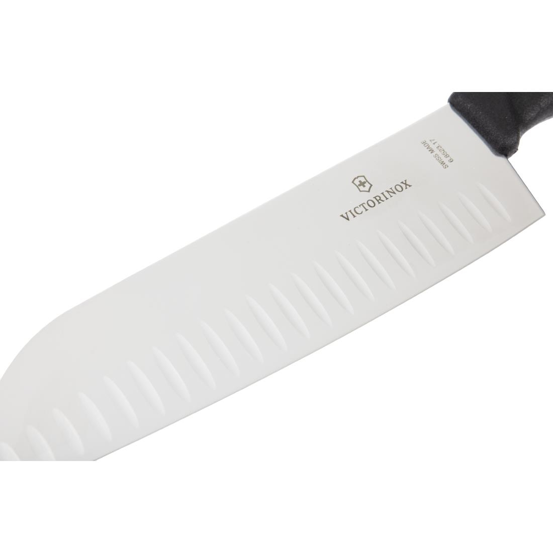 Victorinox gegolfd Santokumes 17cm - Afbeelding 4