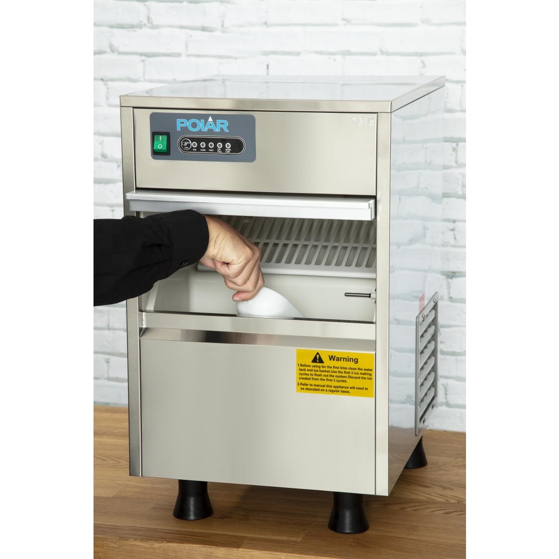 professionele ijsblokjesmachine,Polar ijsblokjesmachine,holle ijsblokjesmachine,ijsblokjesmachine voor professioneel gebruik,betrouwbare ijsblokjesmachine,ijsblokjesmachine voor voedselkoeling,ijsblokjesmachine voor cocktails,compacte ijsblokjesmachine,gemakkelijke ijsblokjesmachine,ijsblokjesmachine met ruime ijsbunker,gebruiksvriendelijke ijsblokjesmachine,eenvoudig te reinigen ijsblokjesmachine,onderhoudsvriendelijke ijsblokjesmachine,ijsblokjesmachine met installatiekit,ijsblokjesmachine met ijsschep,afvoerpomp voor ijsblokjesmachine,waterfilter voor ijsblokjesmachine,bescherming tegen kalkafzetting,Polar G-serie keukenkoelingen,duurzame ijsblokjesmachine,hoogwaardige compressoren,optimale werking bij 32°C,professionele keukenapparatuur,ijsblokjesmachine voor horeca,ijsblokjesmachine voor bars,betrouwbaarheid van Polar,kwaliteit ijsblokjes,ijsblokjesproductie,ijsblokjesmachine met hoge capaciteit,ijsblokjesmachine voor commercieel gebruik,veelzijdige ijsblokjesmachine,ijsblokjesmachine kopen,beste ijsblokjesmachine,ijsblokjesmachine met goede recensies,ijsblokjesmachine aanbieding,efficiënte ijsblokjesmachine,ijsblokjesmachine op maat,professionele ijsproductie,ijsblokjes voor evenementen,ijsblokjes voor catering,ijsblokjes voor drankjes,professionele koelapparatuur,ijsblokjesmachine installatie,ijsblokjesmachine onderhoud,ijsblokjesmachine storing,ijsblokjesmachine reparatie,hoogwaardige ijsproductie,ijsblokjesmachine voor de horecabranche,ijsblokjesmachine voor de drankindustrie,ijsblokjesmachine voor de voedingsindustrie,ijsblokjesmachine voor de barindustrie,ijsblokjesmachine accessoires,ijsblokjesmachine onderdelen,ijsblokjesmachine prijs,ijsblokjesmachine specificaties