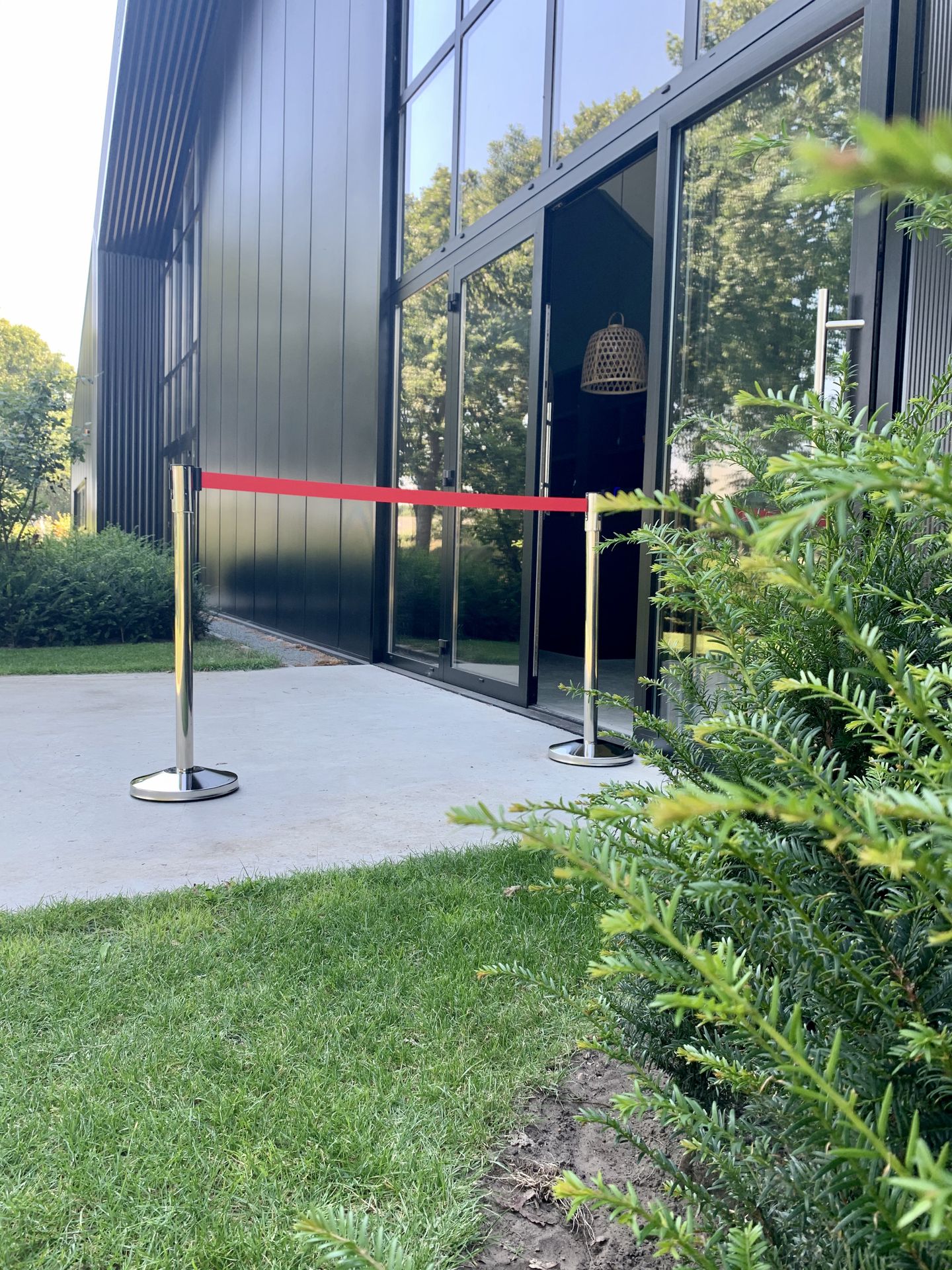 Trendy afzetpaal Chrome RVS met rode band, Afsluitlengte 180 cm, Voet Ø 32cm, Paal Ø 5cm, Hoogte 99 cm, 8 kg, 10104SR - Afbeelding 3