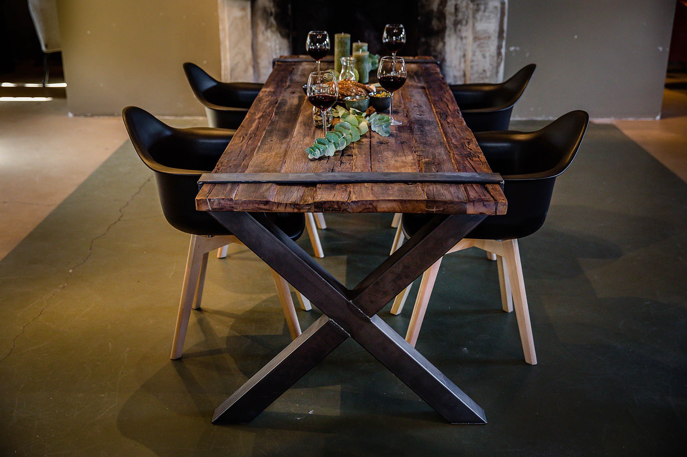 Keeve Stapelbare stoel zwart met armleuning, berkenhouten frame en kunststof zitting, 61,5x61x83cm (LxBxH), 505F02SB - Afbeelding 6